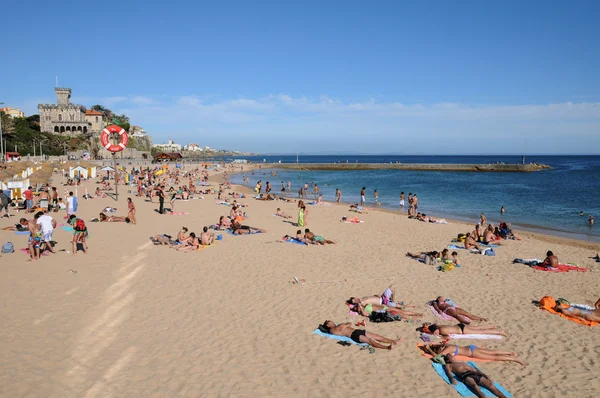 På stranden i estoril i portugal — Stockfoto
