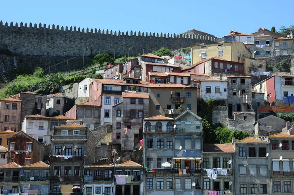 Portugal, die alten historischen häuser in porto — Stockfoto