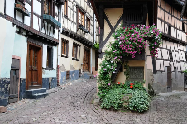 Francia, Alsazia, pittoresca vecchia casa a Eguisheim — Foto Stock