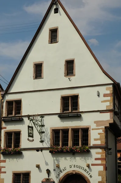 Francja, Alzacja, malowniczego starego domu w mieście eguisheim — Zdjęcie stockowe