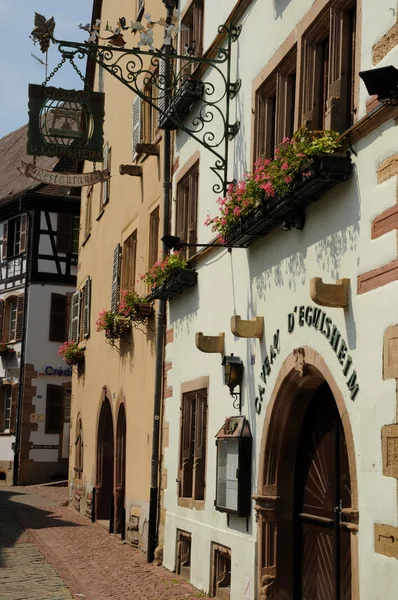 Γαλλία, Αλσατία, γραφικό παλιό σπίτι σε eguisheim — Φωτογραφία Αρχείου
