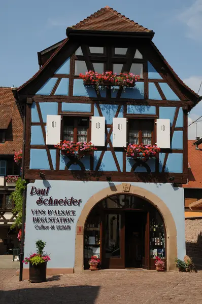 Frankrike, alsace, pittoreska gamla hus i eguisheim — Stockfoto