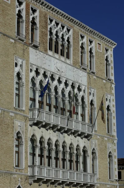 Italien, gamla slott nära Canal Grande i Venedig — Stockfoto