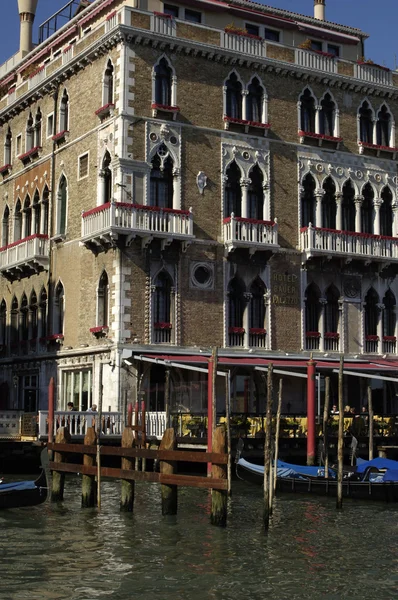 Itália, palácio velho perto do Grande Canal em Veneza — Fotografia de Stock