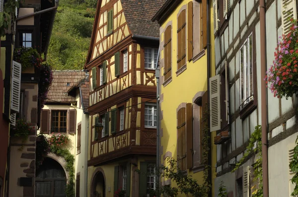 Франция, маленькая деревня Кайсерсберг в Эльзасе — стоковое фото
