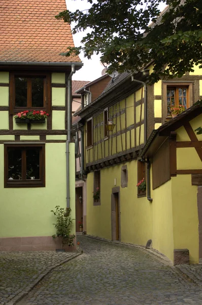 Francie, malé obci kaysersberg v Alsasku — Stock fotografie