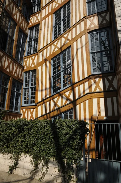 노르망디 루앙에서 아름 다운 오래 된 역사적인 집 — 스톡 사진