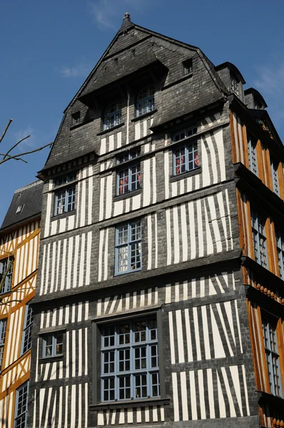 如诗如画老历史的房子在鲁昂诺曼底登陆 — 图库照片