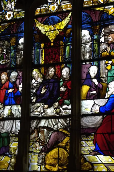 Perancis, jendela kaca patri di gereja Saint Martin of Triel — Stok Foto
