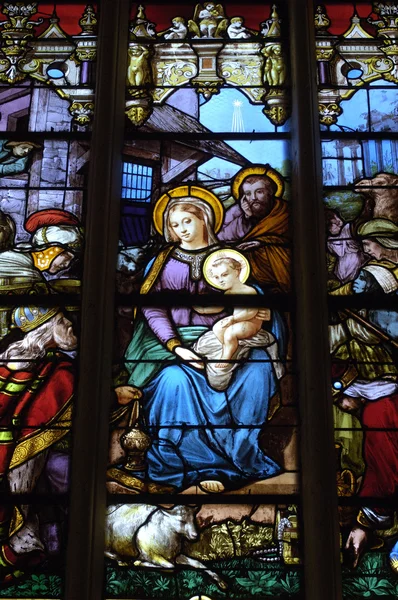 Franța, vitralii în biserica Sfântul Martin de Triel — Fotografie, imagine de stoc