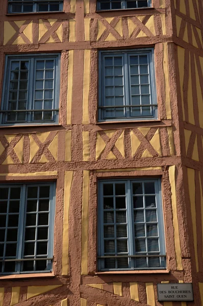노르망디 루앙에서 아름 다운 오래 된 역사적인 집 — 스톡 사진