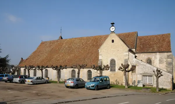 Ile de france, stary kościół ecquevilly — Zdjęcie stockowe