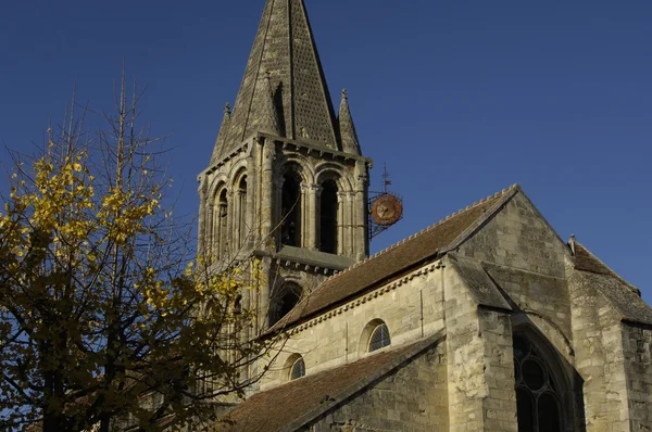 Ile de france, den gamla kyrkan av jouy le moutier — Stockfoto