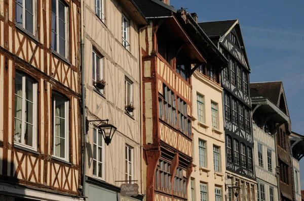 Normandiet, malerisk gammelt historisk hus i Rouen - Stock-foto