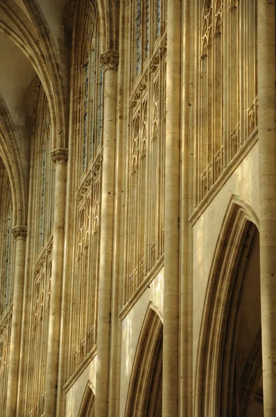 Saint-Ouenin luostarin kirkko Rouenissa Normandiassa — kuvapankkivalokuva