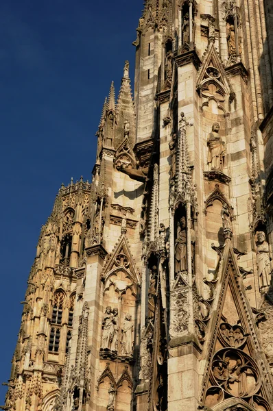 Francia, torre de la catedral de Rouen en Normandía — Foto de Stock