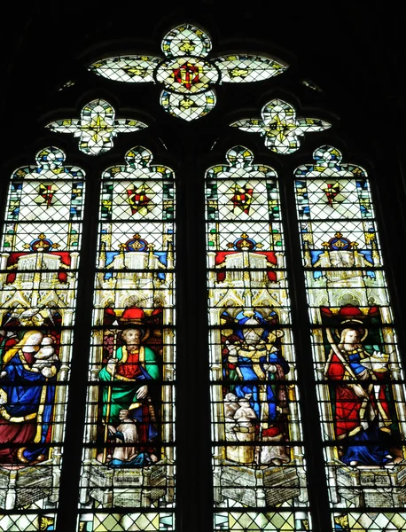 Katedral jendela kaca patri dari Rouen di Normandia — Stok Foto