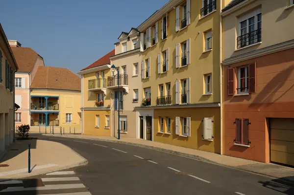 Ile de France, immeuble résidentiel à Vaureal — Photo