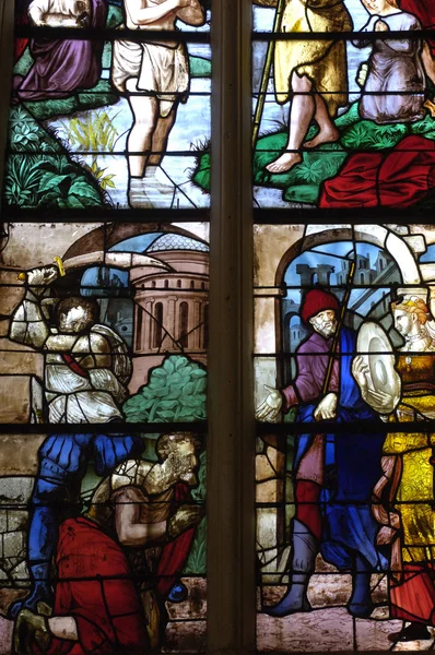 フランスの教会セント ・ マーチン島 triel のステンド グラスの窓 — ストック写真