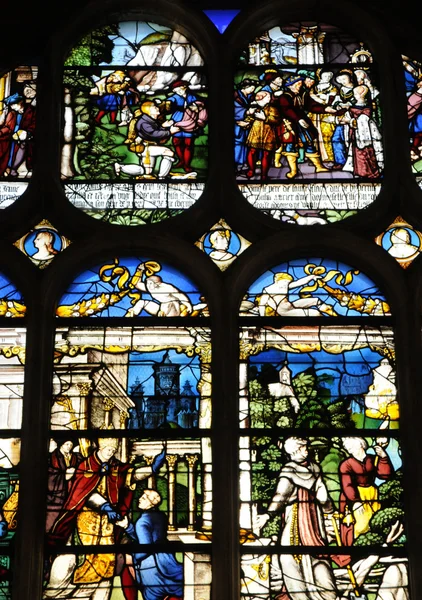 Frankrijk, Glasraam in de kathedraal van pontoise — Stockfoto