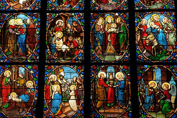 Frankreich, Kirchenfenster in der Kathedrale von Pontoise — Stockfoto