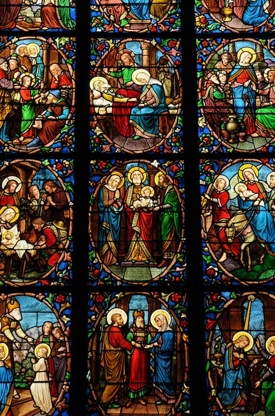 Francia, vetrata nella cattedrale di Pontoise — Foto Stock