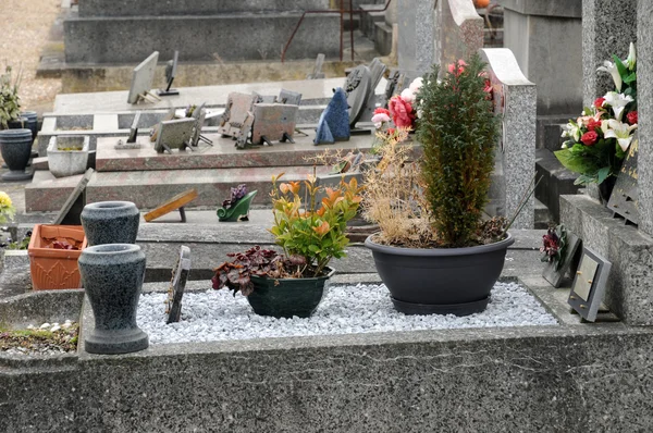 Fransa, Les Mureaux mezarlığındaki eski mezar — Stok fotoğraf