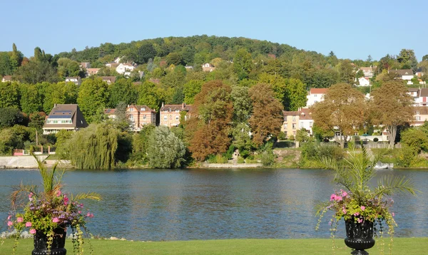 Francia, la ciudad de Triel sur Seine — Foto de Stock