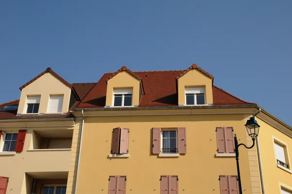 Ile de france, bostäder blockera i vaureal — Stockfoto