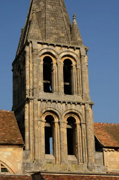Ile de France, a régi templom Jouy Le Moutier — Stock Fotó