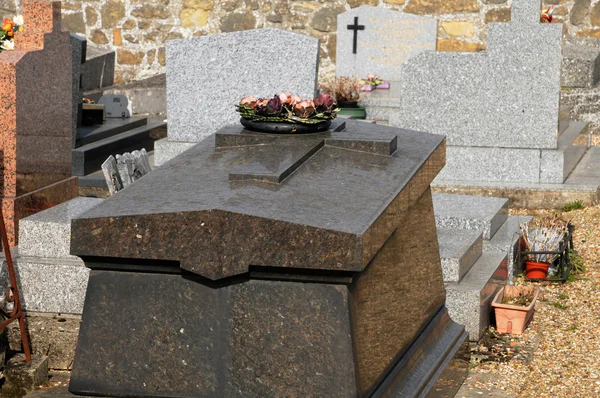 Val d Oise, old tomb in Courdimanche cemetery — Stock Photo, Image