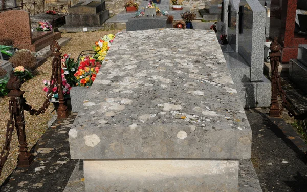 Val d Oise, régi sírja a Courdimanche temetőben — Stock Fotó