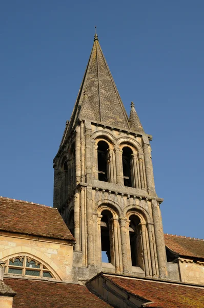 Ile de France, la antigua iglesia de Jouy Le Moutier —  Fotos de Stock