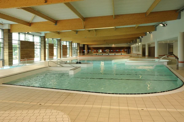 França, interior de uma piscina em Dourdan — Fotografia de Stock