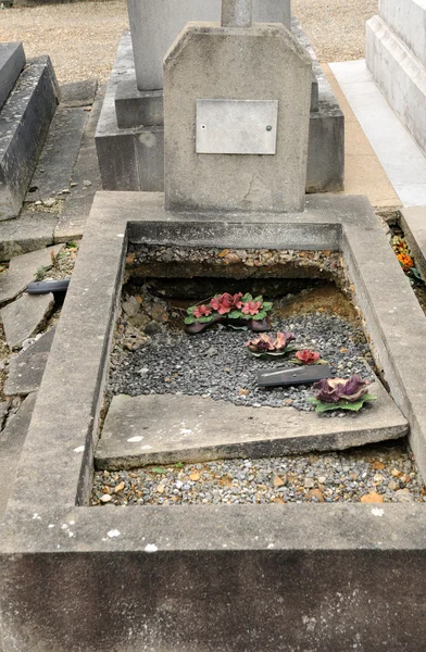 フランス、レ・ムロー墓地の古い墓 — ストック写真