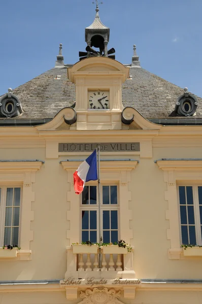 Francja, ratusz małej wioski Méréville — Zdjęcie stockowe