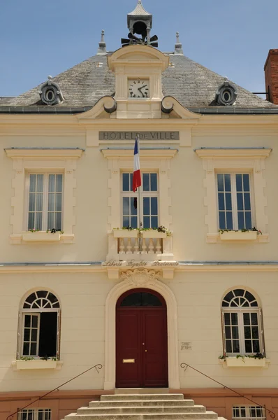 Frankrike, stadshuset den lilla byn Méréville — Stockfoto