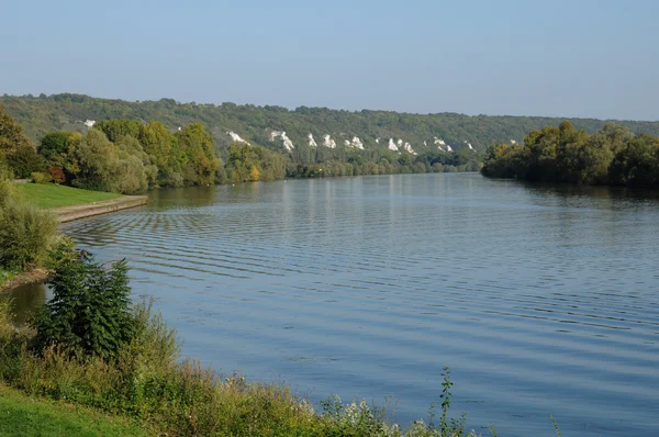 法国，河畔的塞纳河 la 罗氏尺管 — 图库照片