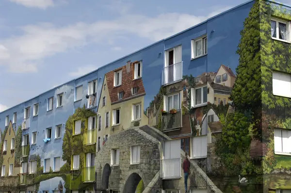 Francia, un edificio pintado en el distrito de Bel Air de Chartres —  Fotos de Stock