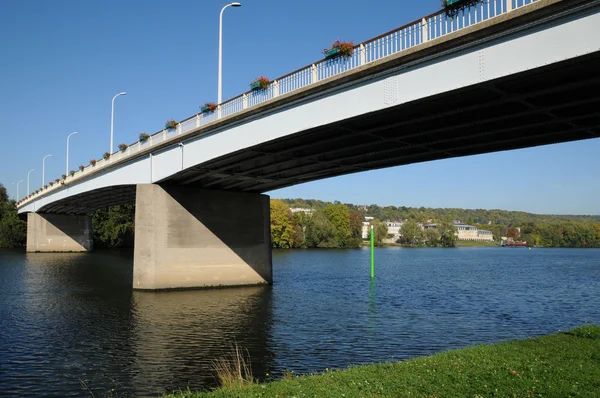 Frankrijk, brug over de rivier de seine tussen meulan en les mureaux — Stockfoto