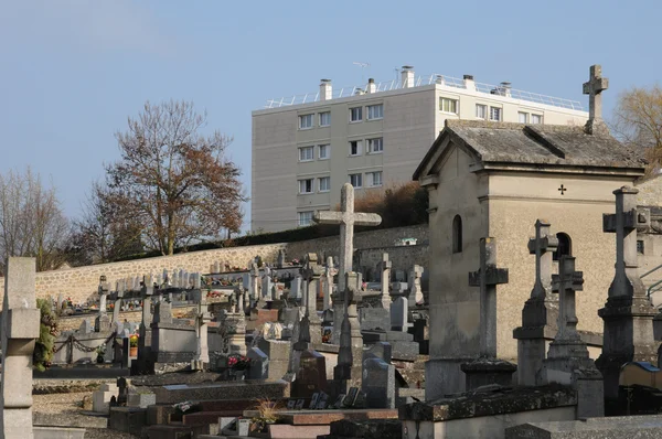 Ile de france, staré hrobky ve flins hřbitov — Stock fotografie