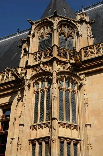 法国鲁昂在诺曼底的哥特式法院 — 图库照片