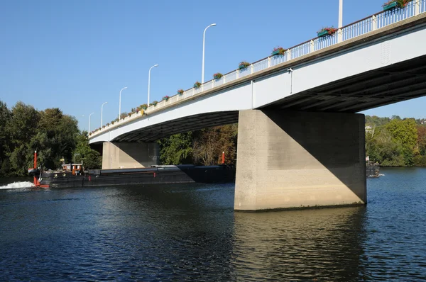 France, bridge on Seine river between Meulan and Les Mureaux — Stock Photo, Image