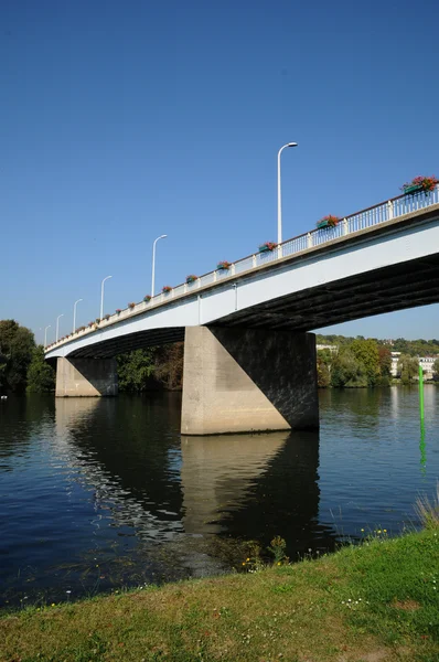 France, pont sur la Seine entre Meulan et Les Mureaux — Photo