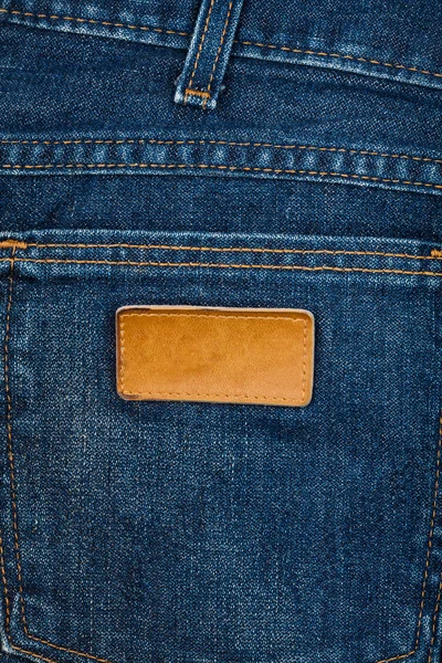 Tejido vaquero azul con bolsillo y etiqueta —  Fotos de Stock