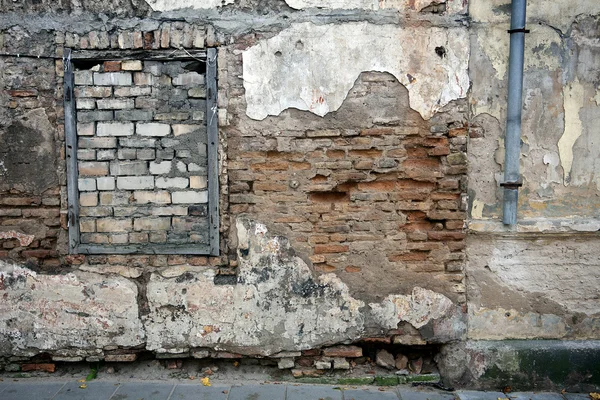 老墙的 immured 窗口 — 图库照片