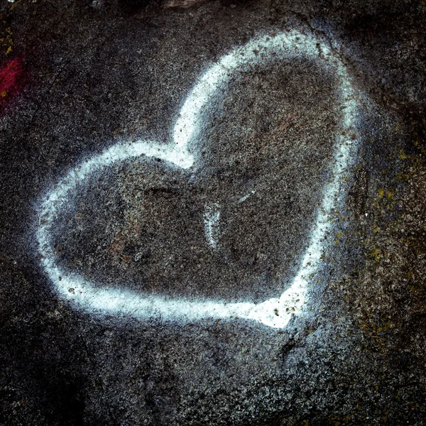 Corazón sobre piedra — Foto de Stock