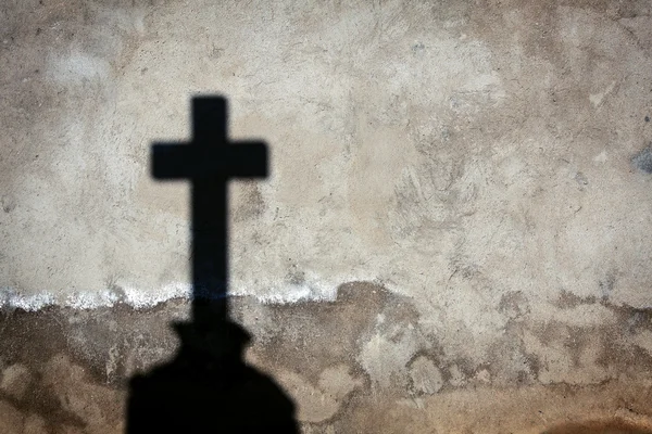 Тень креста — стоковое фото