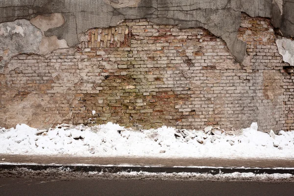 砖墙和雪 — 图库照片