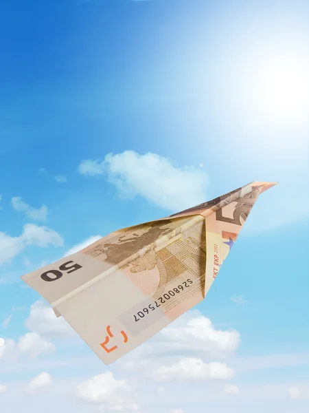 Flyng euro vliegtuig en blu hemel — Stockfoto